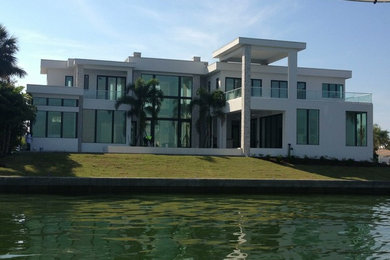 Trendy exterior home photo in Tampa