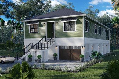 Diseño de fachada de casa multicolor y gris marinera pequeña de dos plantas con revestimientos combinados, tejado a dos aguas, tejado de varios materiales y tablilla