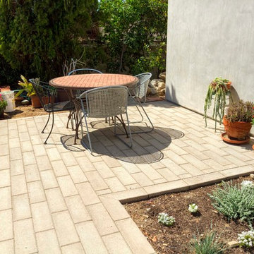 Contemporary Home Complimented By Plank Pavers - VIEW 7