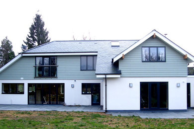 Photo of a contemporary home in Surrey.