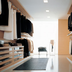 ubik walk-in closet hr - Closet Storage