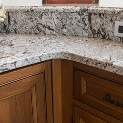 Traditional Wet Bar - Kitchen Cabinetry