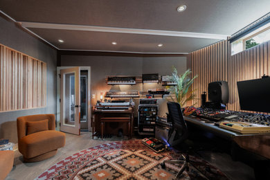 Home studio - contemporary home studio idea in Nashville