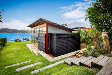 Mid-sized contemporary detached shed and granny flat in Central Coast.