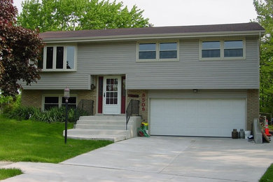 Mid-sized elegant multicolored two-story mixed siding exterior home photo in Chicago with a hip roof