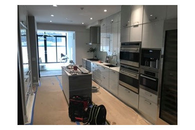 Example of a kitchen design in New York