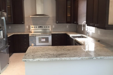 Kitchen - kitchen idea in Miami