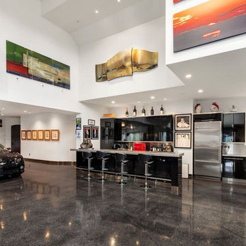 Garage / Showroom