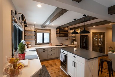 Kitchen - transitional kitchen idea in Boston