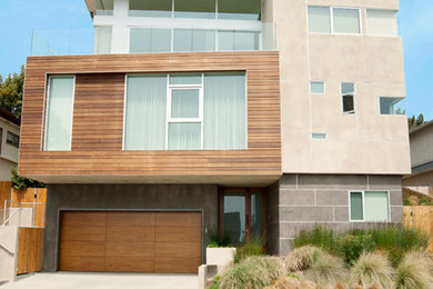 Trendy exterior home photo in Los Angeles