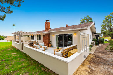 Example of a minimalist deck design in San Diego