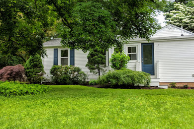 Inspiration for a transitional home design remodel in Bridgeport