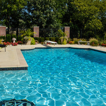 Grecian swimming pool with L, diving board and hot tub