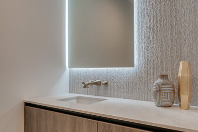 Bathroom - modern bathroom idea in Los Angeles