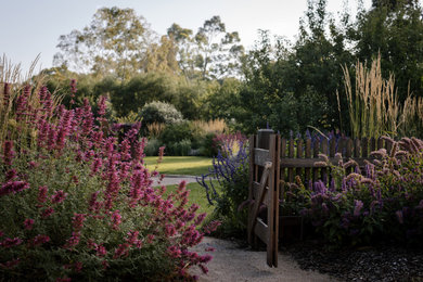 This is an example of a country garden in Melbourne.