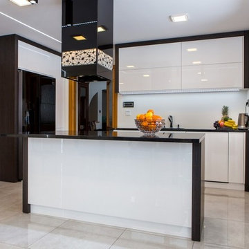 Modern Kitchen White High Gloss Cabinetry