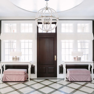 Inspiration pour un grand hall d'entrée bohème avec un mur noir, un sol en marbre, une porte simple, une porte en bois foncé et un sol multicolore.