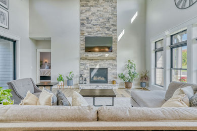 Minimalist living room photo in New York