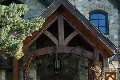 Example of a classic entryway design in Salt Lake City