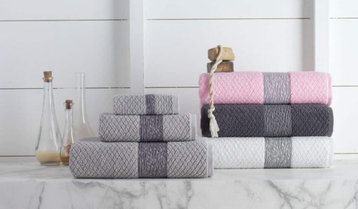 Up to 75% Off Luxe Bath Linens by Hue
