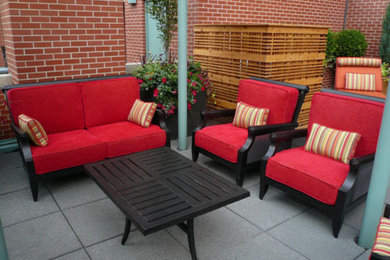 Inspiration for a contemporary landscaping in Chicago.