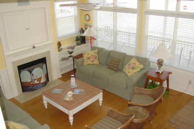 This is an example of a tropical living room in Wilmington.