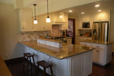 Example of a classic kitchen design in Raleigh