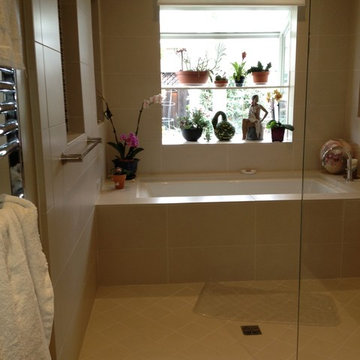 Lockyer master bath / Curb less shower / Soaking tub.