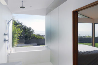 Inspiration for a modern bathroom remodel in Los Angeles