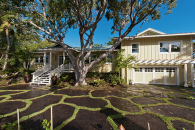 Coastal exterior home idea in Hawaii