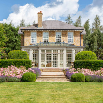 Sunlit Elegance: Bespoke Garden Room in Buckinghamshire