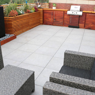 Small contemporary rooftop full sun formal garden in Chicago with a water feature and natural stone pavers.