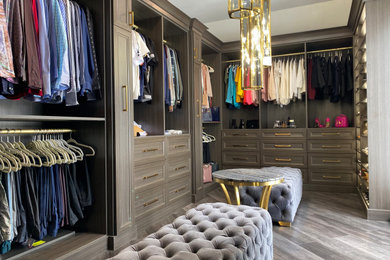 Diseño de armario y vestidor minimalista grande