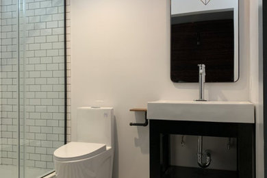 Bathroom - small bathroom idea in Los Angeles