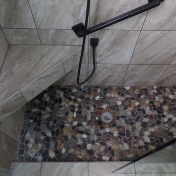 Shady Elm Hall Bathroom