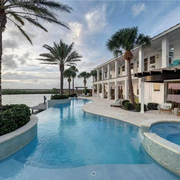 Coastal Bend Waterfront Pool
