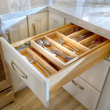 Double tiered cutlery divider.