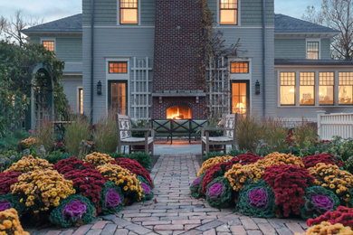 Ornate exterior home photo in Chicago
