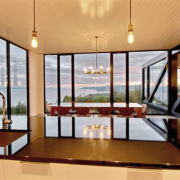 White House by the Saint-Lawrence River | Maison Blanche sur le Fleuve