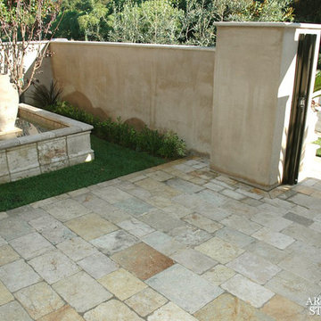 Stone Floor – Antique, Reclaimed Limestone ‘Dalle de Bourgogne’ pavers