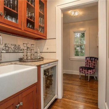 Larchmont Woods Modern Tutor