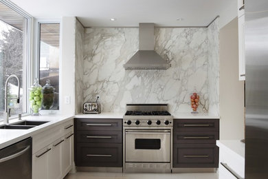 Example of a trendy kitchen design in Toronto