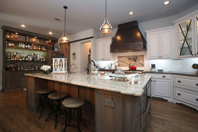 Photo of a transitional kitchen in Dallas.