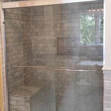 Full shower with niche
