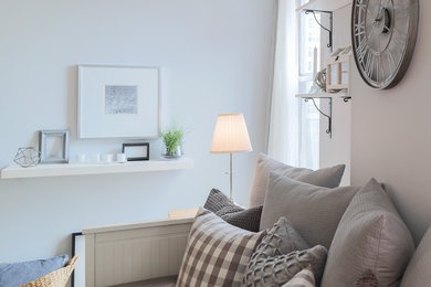 Example of a transitional living room design in DC Metro