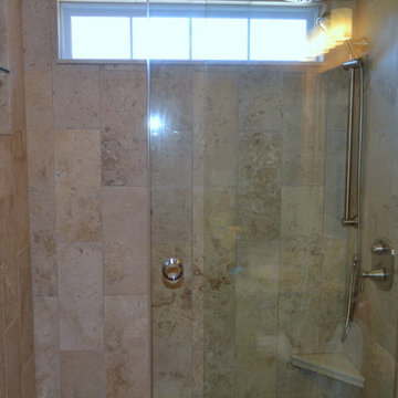 Kinder Hall Bath