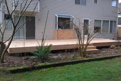 Inspiration for a mid-sized timeless backyard deck remodel in Seattle with no cover