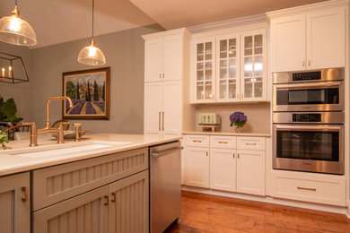 Transitional kitchen photo in Charlotte