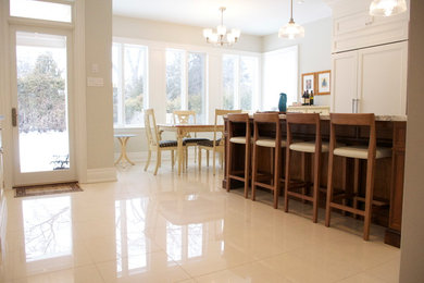 Example of a classic kitchen design in Toronto