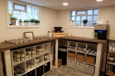 Home design - modern home design idea in Cleveland